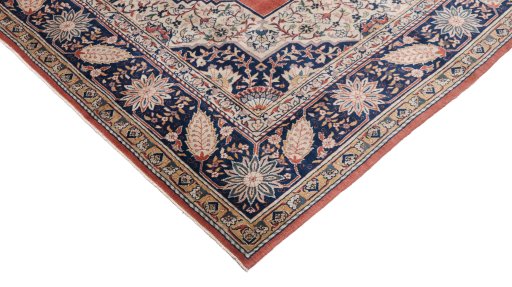 Surface texture of 1910s Antique Carpets rug with natural Wool and intricate pattern