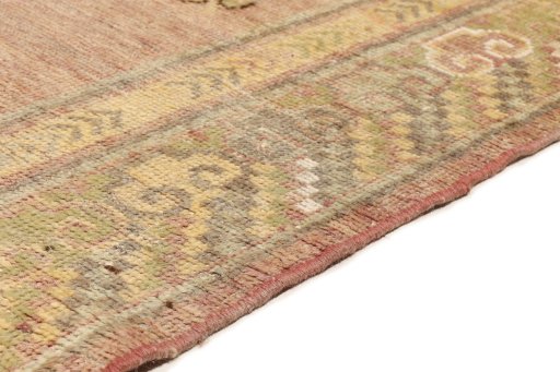 Central medallion detail of 1900s Antique Carpets rug from Uzbekistan