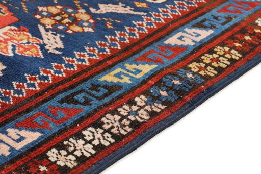 Central medallion detail of 1900s Antique Carpets rug from Armenia