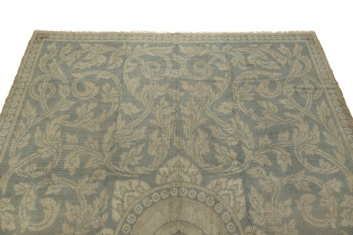 Surface texture of 1920s Antique Carpets rug with natural Wool and intricate pattern