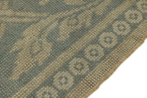 Central medallion detail of 1920s Antique Carpets rug from Spain