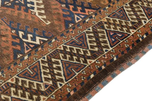 Central medallion detail of 1900s Antique Carpets rug from Uzbekistan