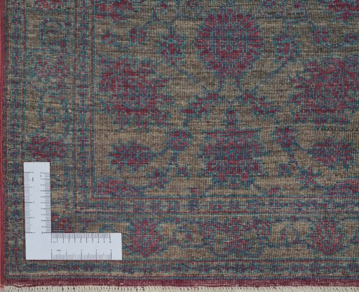 Corner detail of New Farahan rug showing border pattern and Wool pile