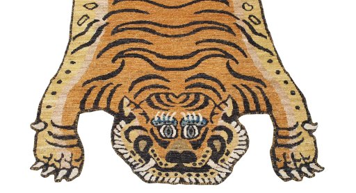 Surface texture of New Farahan rug with natural Wool and intricate pattern