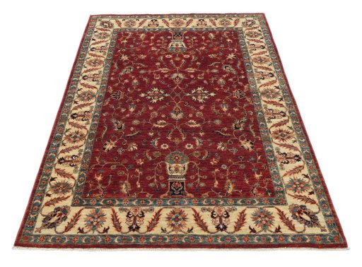 Surface texture of New Farahan rug with natural Wool and intricate pattern
