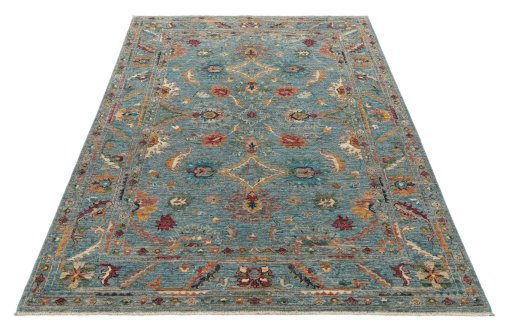Surface texture of New Farahan rug with natural Wool and intricate pattern