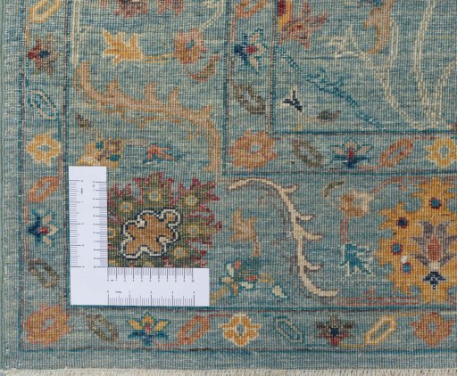 Corner detail of New Farahan rug showing border pattern and Wool pile