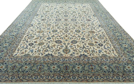 Surface texture of 2000s Kashan rug with natural Wool and intricate pattern