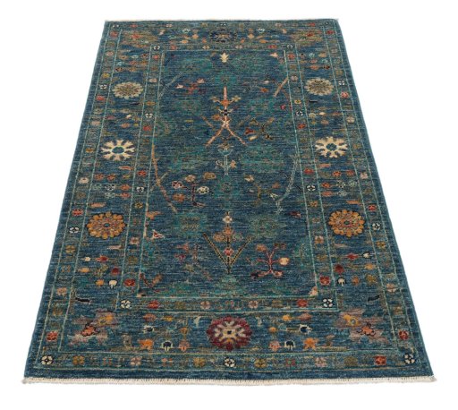 Surface texture of New Farahan rug with natural Wool and intricate pattern