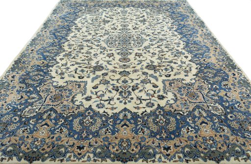 Surface texture of 2000s Kashan rug with natural Wool and intricate pattern