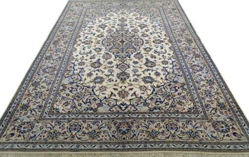 Surface texture of 2000s Kashan rug with natural Wool and intricate pattern
