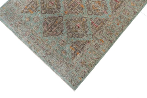 Backside of handmade New Farahan rug showing knot structure and weave density