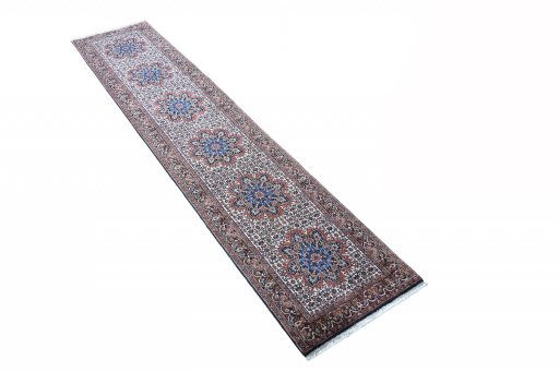 Close-up detail of New Bijar rug from Iran / Persia showing Cork weave