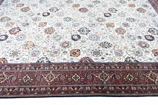Close-up detail of New Bijar rug from Iran / Persia showing Cork weave