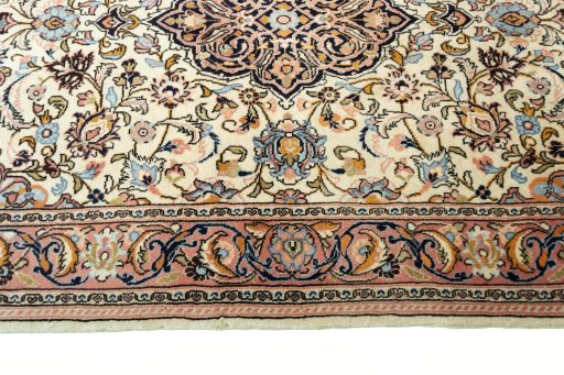 Corner detail of New Bijar rug showing border pattern and Wool pile