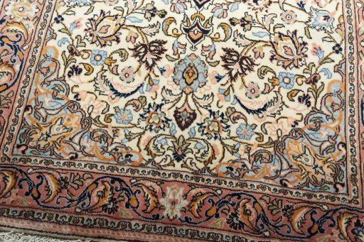 Close-up detail of New Bijar rug from Iran / Persia showing Wool weave