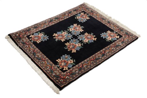 Corner detail of New Bijar rug showing border pattern and Wool pile