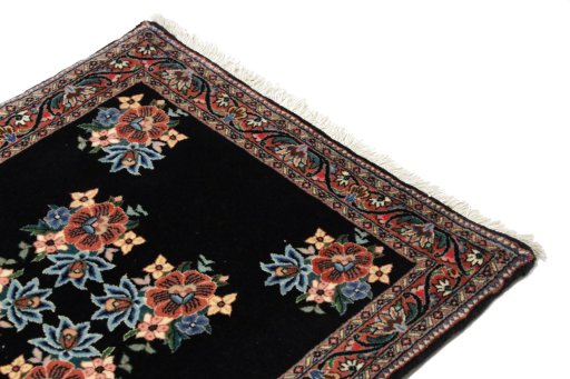 Surface texture of New Bijar rug with natural Wool and intricate pattern
