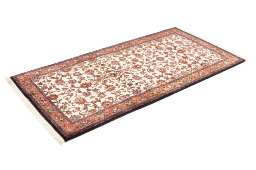 Corner detail of 2019s Bijar rug showing border pattern and Wool pile