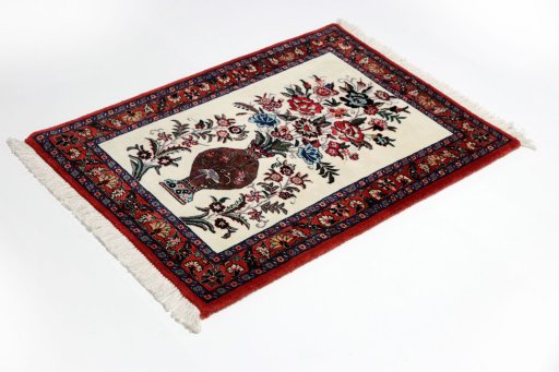 Corner detail of New Bijar rug showing border pattern and Wool pile