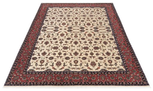 Surface texture of New Bijar rug with natural Wool and intricate pattern