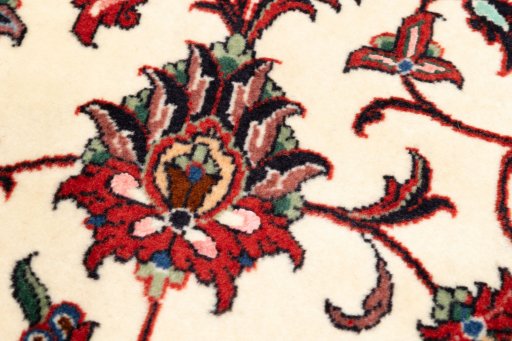 Surface texture of New Bijar rug with natural Wool and intricate pattern