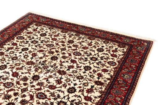 Surface texture of New Bijar rug with natural Wool and intricate pattern