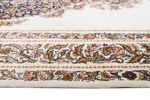 Corner detail of New Ghom rug showing border pattern and Silk pile