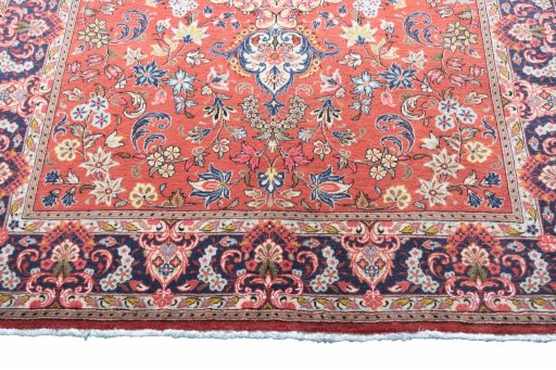 Close-up detail of New Ghom rug from Iran / Persia showing Cork weave