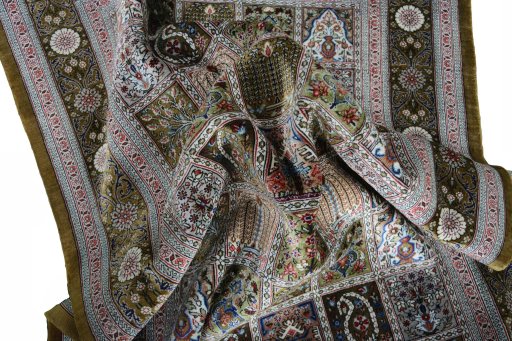 Corner detail of New Ghom rug showing border pattern and Silk pile