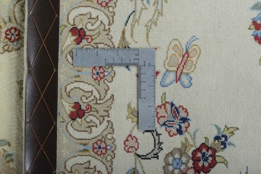 Close-up detail of New Ghom rug from Iran / Persia showing Cork weave