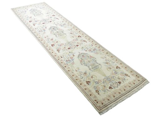 Close-up detail of New Ghom rug from Iran / Persia showing Cork weave