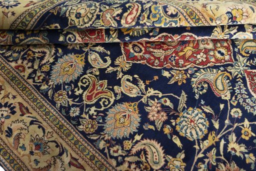 Close-up detail of New Ghom rug from Iran / Persia showing Cork weave
