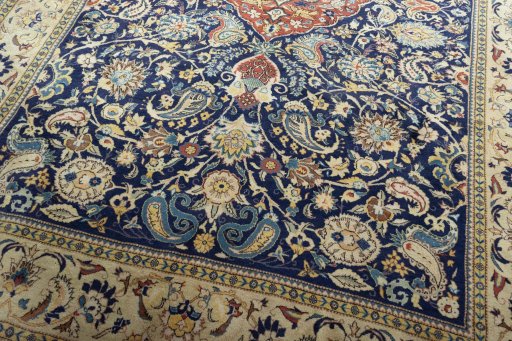 Close-up detail of New Ghom rug from Iran / Persia showing Cork weave