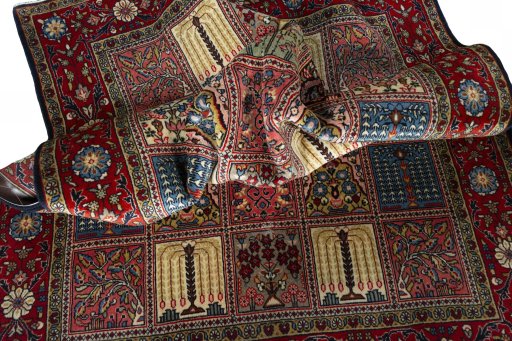 Corner detail of New Ghom rug showing border pattern and Wool pile