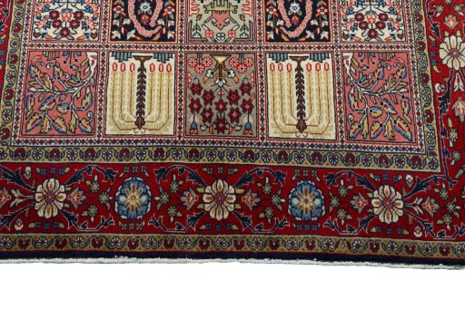 Central medallion detail of New Ghom rug from Iran / Persia