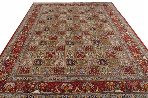 Surface texture of New Ghom rug with natural Wool and intricate pattern
