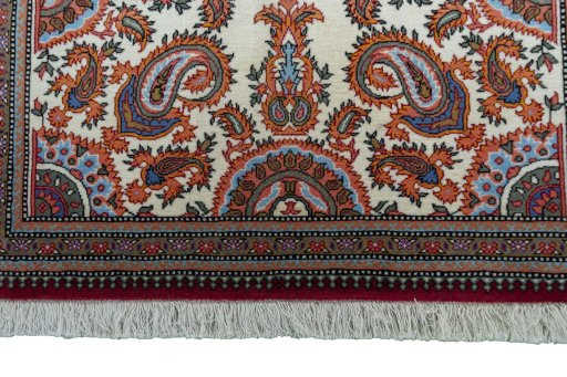 Close-up detail of New Ghom rug from Iran / Persia showing Cork weave