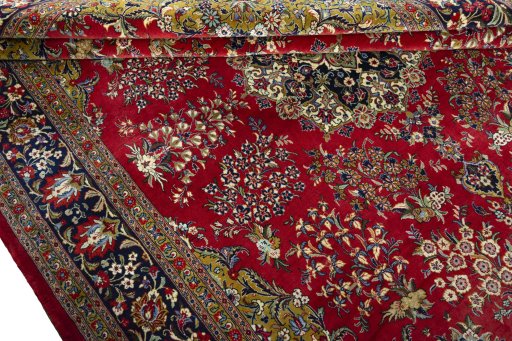 Close-up detail of New Ghom rug from Iran / Persia showing Cork weave