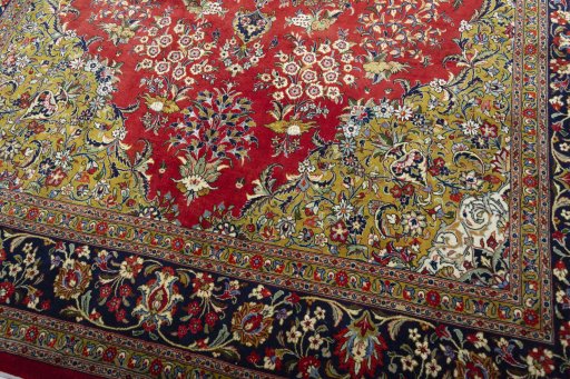 Close-up detail of New Ghom rug from Iran / Persia showing Cork weave