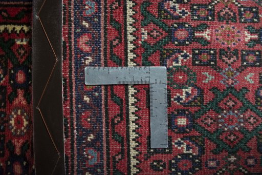 Corner detail of New Hoseinabad rug showing border pattern and Wool pile