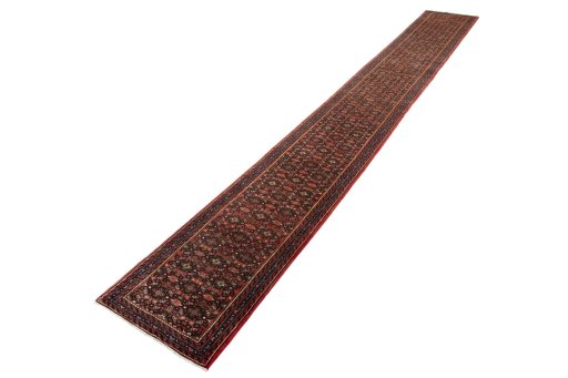 Corner detail of New Hoseinabad rug showing border pattern and Wool pile