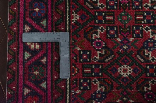Close-up detail of New Hoseinabad rug from Iran / Persia showing Wool weave