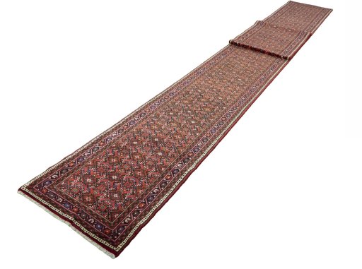 Corner detail of New Hoseinabad rug showing border pattern and Wool pile