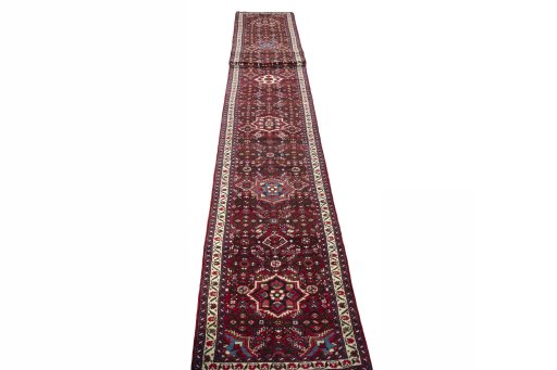 Surface texture of New Hoseinabad rug with natural Wool and intricate pattern