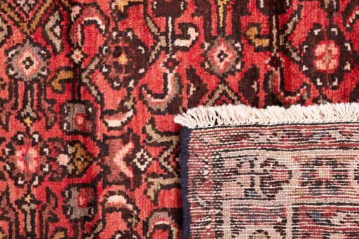 Close-up detail of 1975s Hoseinabad rug from Iran / Persia showing Wool weave