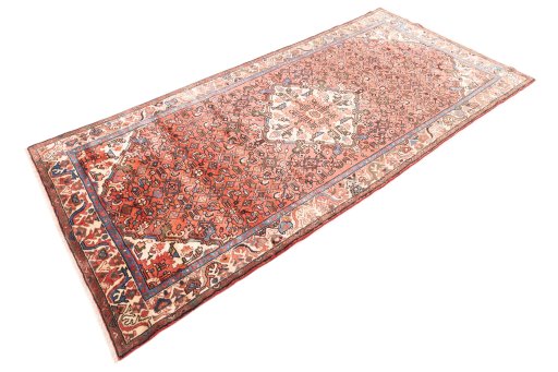 Corner detail of 1997s Hoseinabad rug showing border pattern and Wool pile