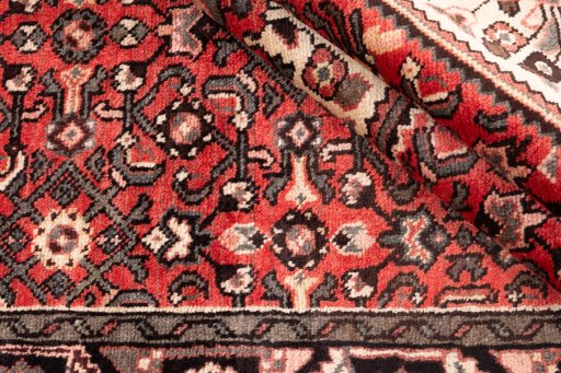 Corner detail of 1970s Hoseinabad rug showing border pattern and Wool pile