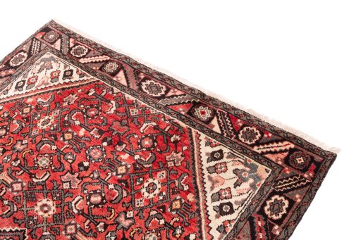 Surface texture of 1970s Hoseinabad rug with natural Wool and intricate pattern