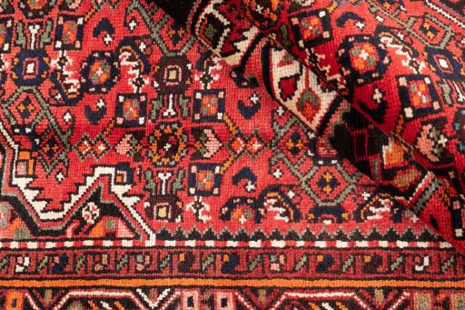 Corner detail of 1970s Hoseinabad rug showing border pattern and Wool pile